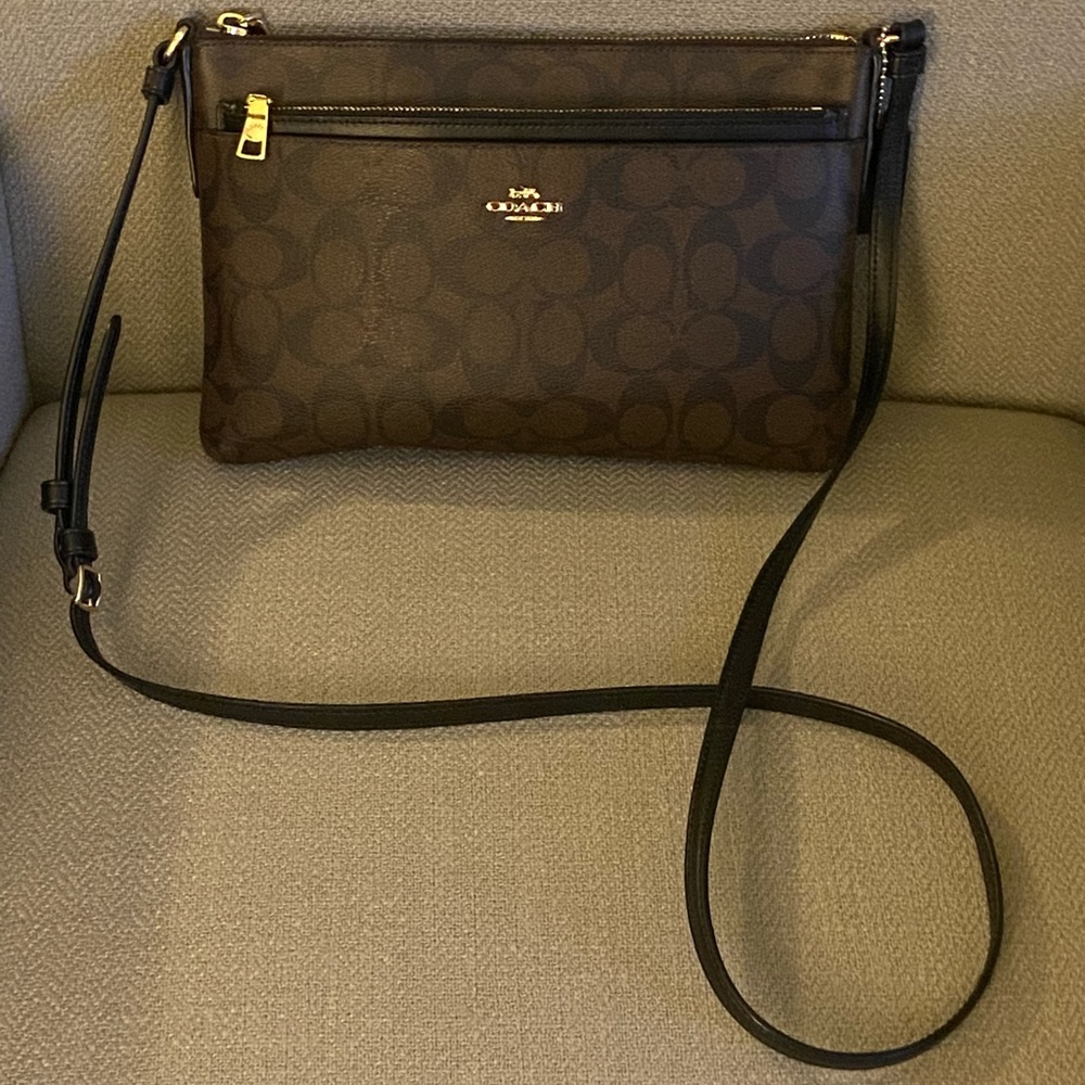 Coach Crossbody Signature Like New Condition with Removable Pouch Sleeve